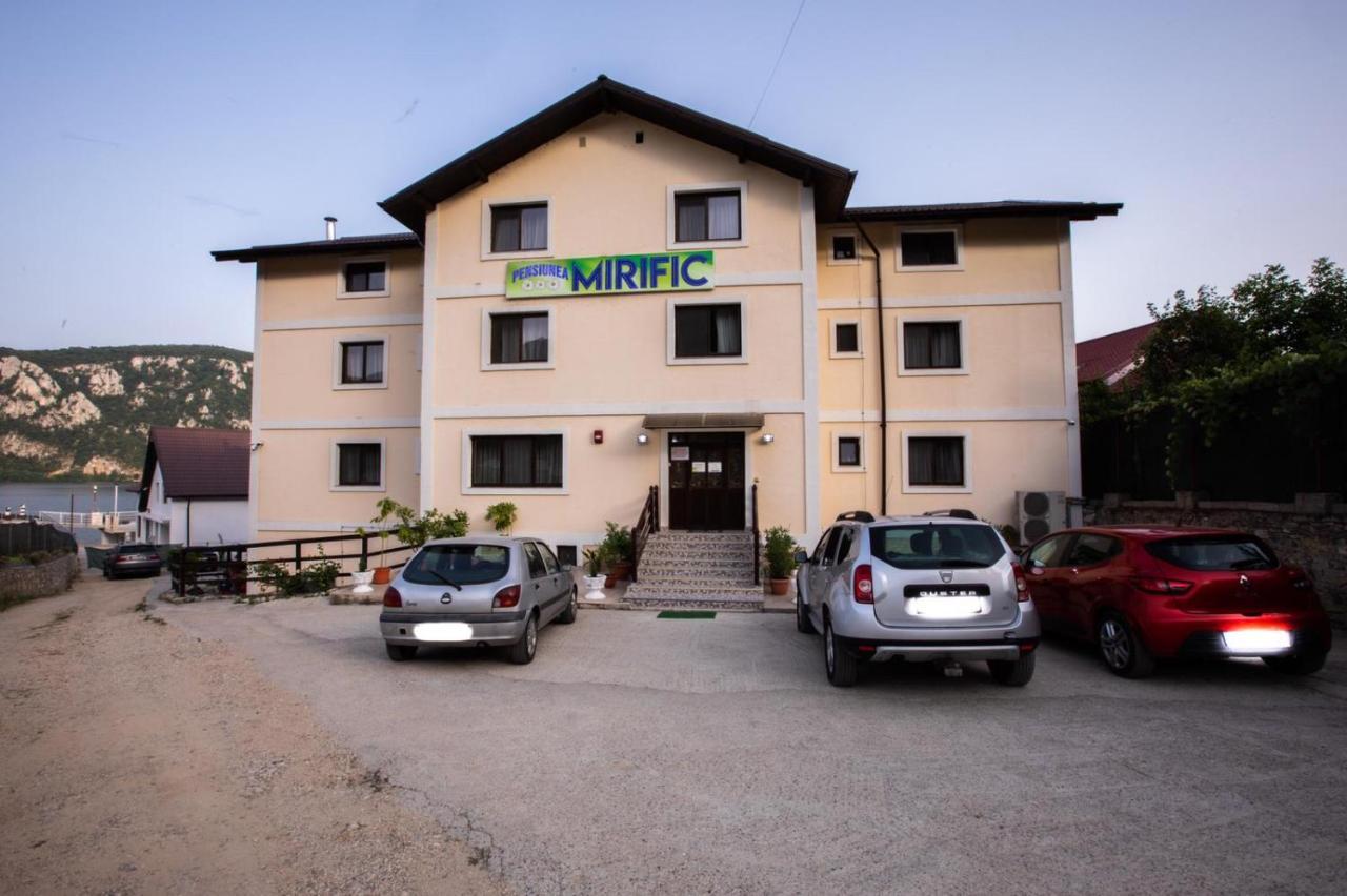 Pensiunea Mirific Дубова Экстерьер фото
